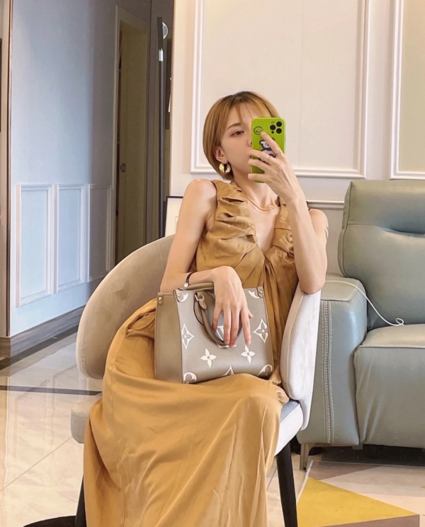[루이비통] 온더고 토트백 ONTHEGO