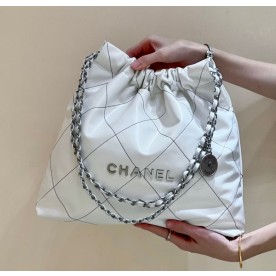 [샤넬] 화이트 블랙 스티치 스몰 22백