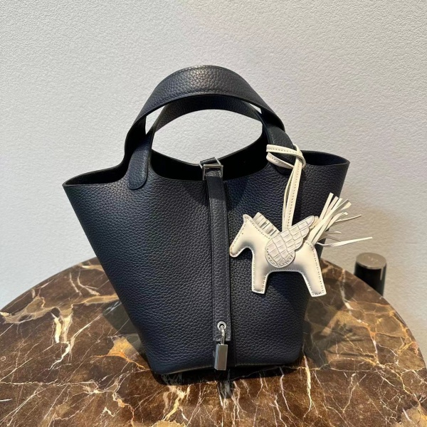 실사 [에르메스] HERMES PICOTINE Blue Niut 피코탄 블루늬 18cm