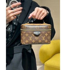 [루이비통] 모노그램 파우치 VANITY CHAIN POUCH