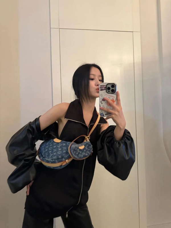 [루이비통] 모노그램  숄더백 CROISSANT