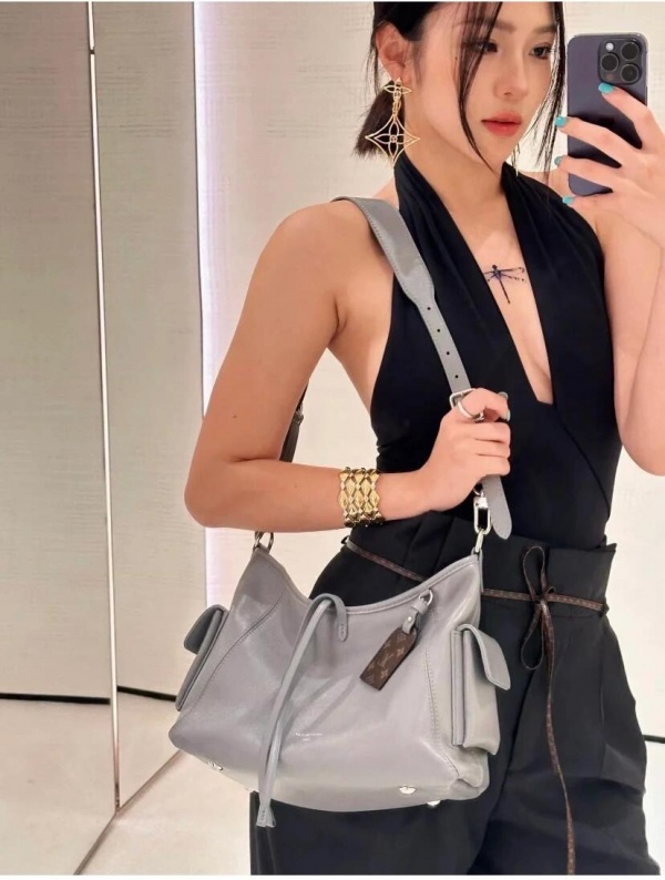 [루이비통] 숄더백 CARRYALL CARGO
