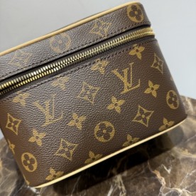 LOUIS VUITTON POUCH