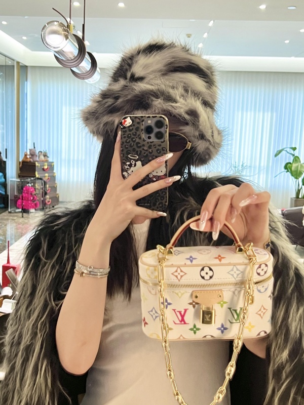 [루이비통] 모노그램 파우치 VANITYLV x TM VANITY CHAIN POUCH