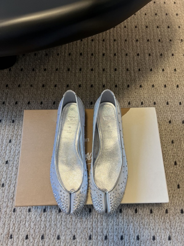 [메종마르지엘라] X Christian Louboutin 타비 발레리나 플랫슈즈