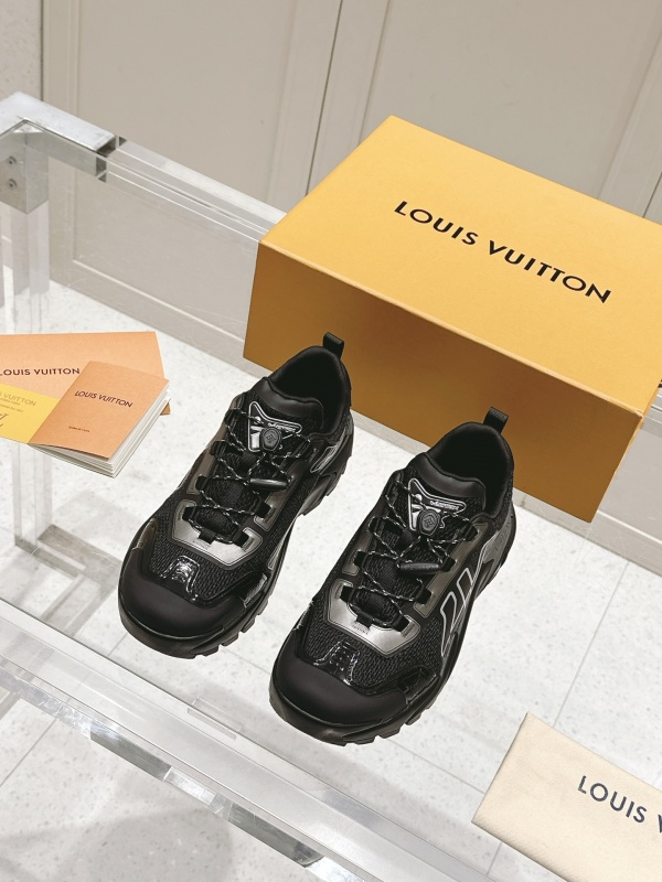 [루이비통] 신상 스니커즈 LV Runner Tatic