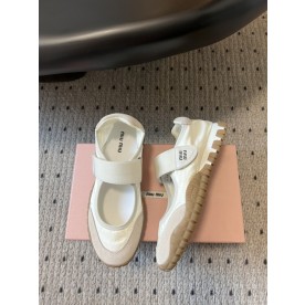 [미우미우] 신상 플랫 스니커즈