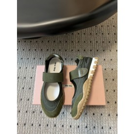 [미우미우] 신상 플랫 스니커즈