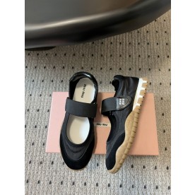 [미우미우] 신상 플랫 스니커즈