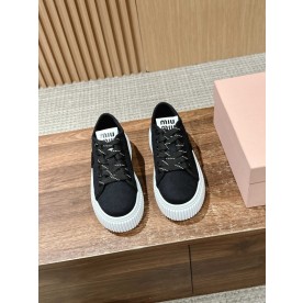 [미우미우] 신상 스니커즈