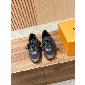 [루이비통] 신상 스니커즈 SNEAKERINA