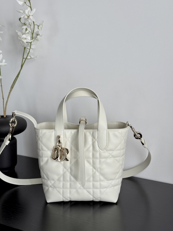 [디올] DIOR Toujours 신상 토트백